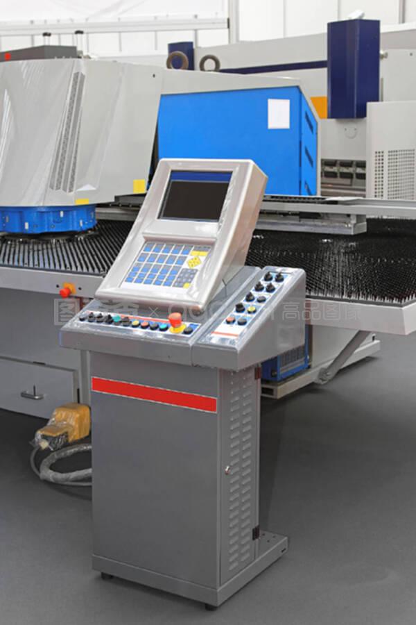 冲床及配套设备 工业生产中的关键组合